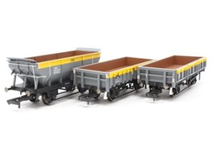HORNBY R6893 TRIPLE PACK OF ENGINEERS WAGONS