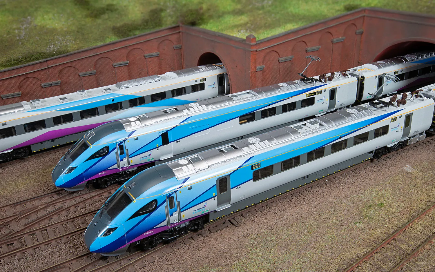 HORNBY R3908 CLASS 802/2 TPE NOVA 1 5 CAR SET - Image 2