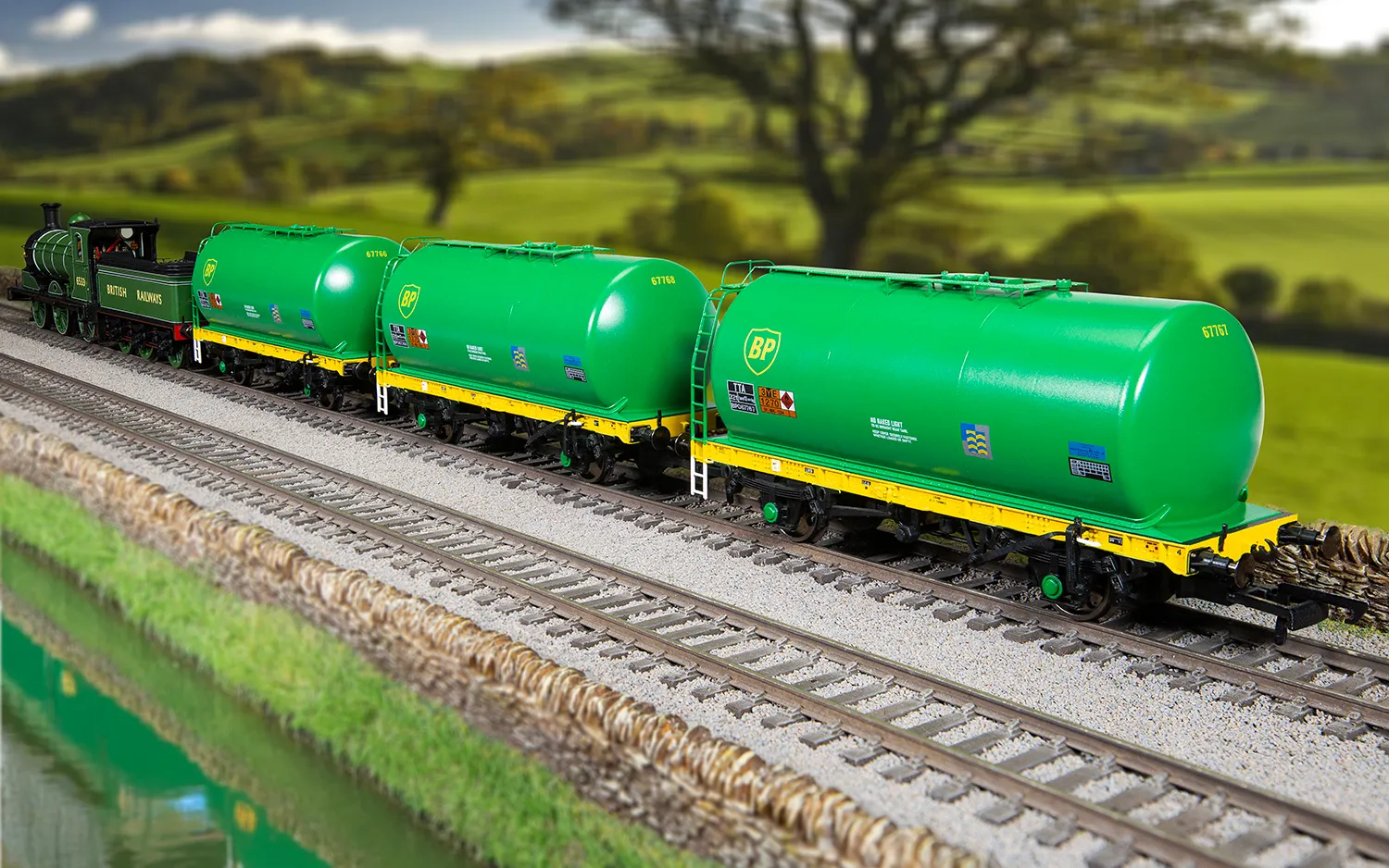 HORNBY R60291 BP - TTA - 67766-7-8 - Triple Pack Tanker Wagons - Image 8