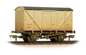 10 Ton BR Insulated Van White Weathered